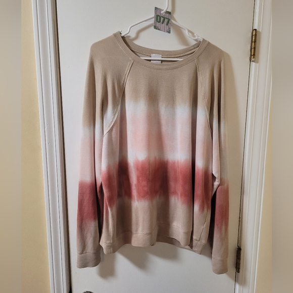 77. New Directions top sz L - Picture 1 of 3